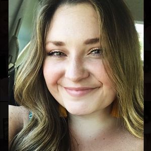 Meet your Posher, Abigail